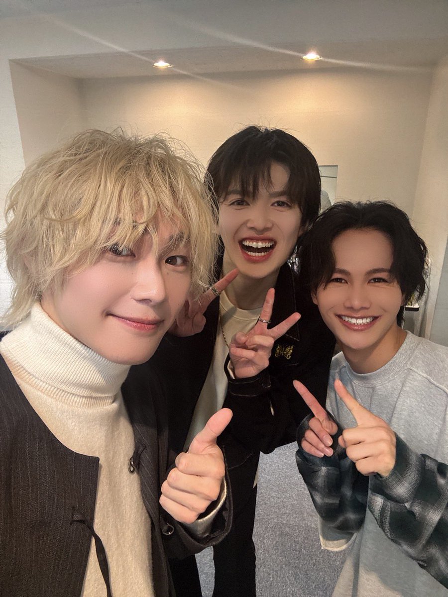 reizi_sakagaki's tweet photo. れじ王vol.4 東京両部ご来場誠にありがとうございました。
りょうすけ、ともやも沢山盛り上げてくれて感謝しかない。ありがとう。

そして皆んなに会えて幸せでした。
パワーを逆に頂いたし、リフレッシュになりました。
素敵なファンの皆様に応援して頂けて、ありがたいです。

またお会いしましょ〜 https://t.co/P9kWvLVmHp