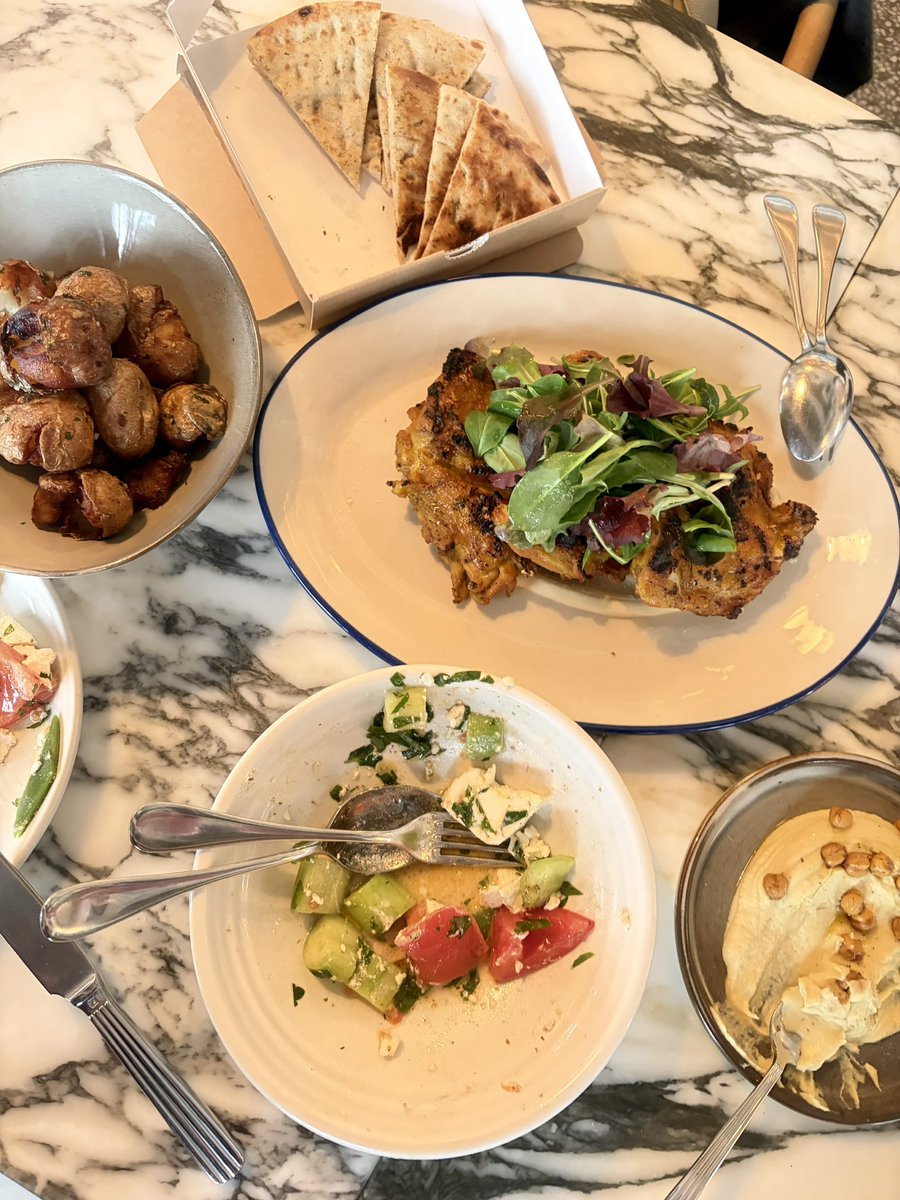 Mitori29's tweet image. 安定に時差でのお友達のお誕生日会🎂
お料理全部美味しくて、お腹いっぱいになって良かったです🍽️
#theapollo