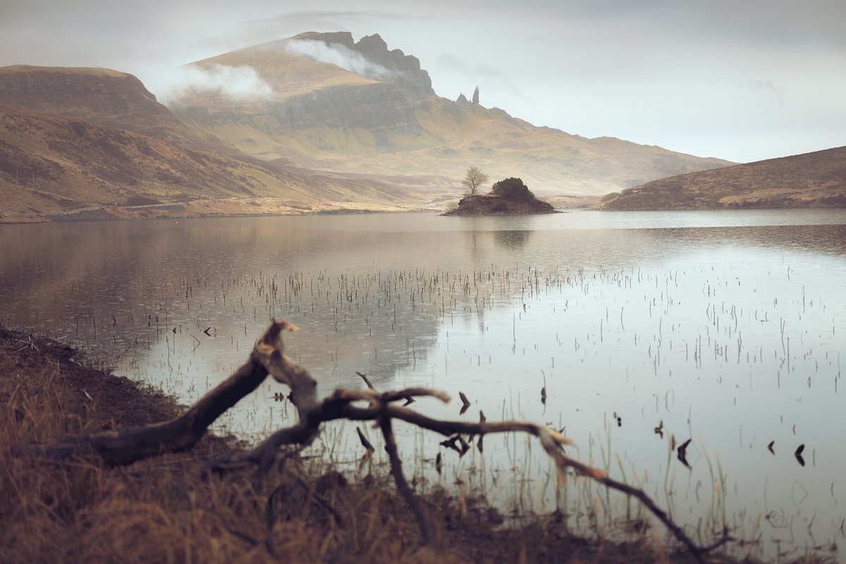 DamianShields1's tweet photo. Loch Fada, Isle of Skye #Scotland #Storr #IsleofSkye https://t.co/ERVTYHoo8V https://t.co/pail8vFGk0