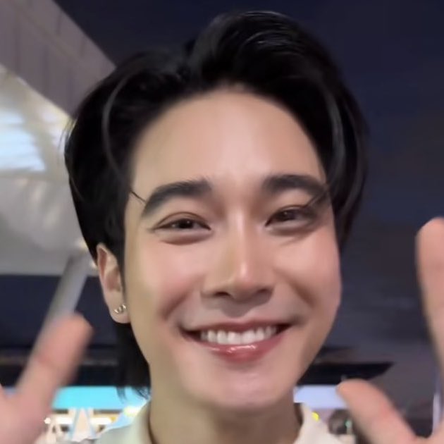 เธอยิ้มสวย หน้าหวาน ขี้อ้อน หึงว่ะ