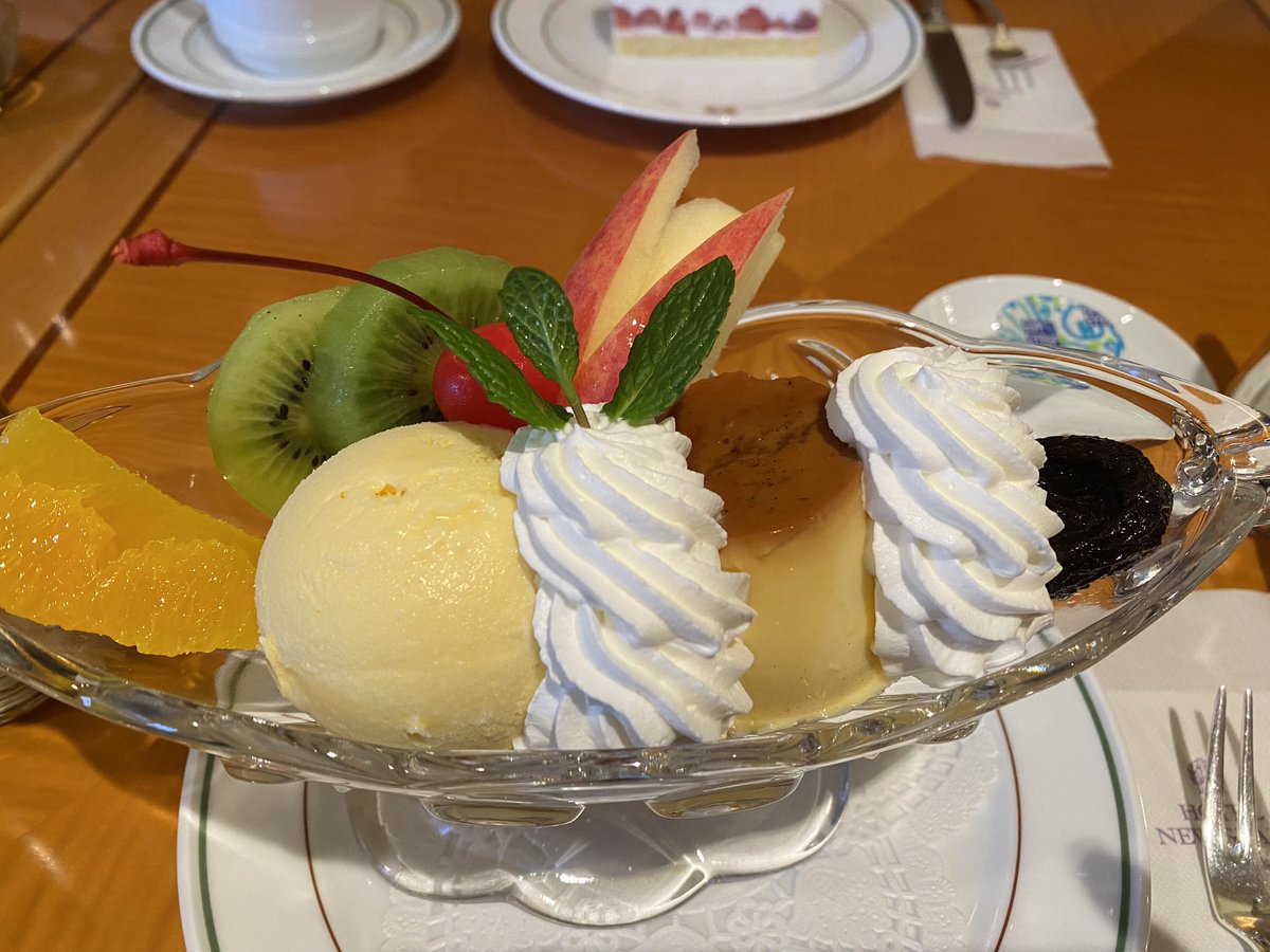 ホテルニューグランドのプリンアラモード。これは贅沢だね！
