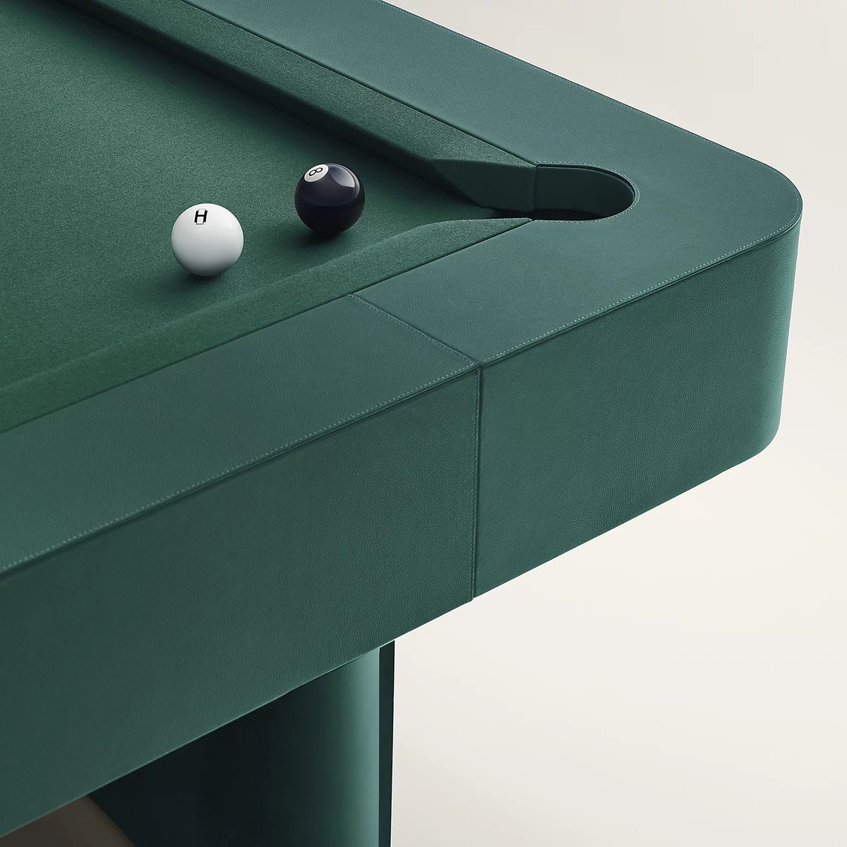 StreetFashion01's tweet image. Hermès just dropped a $264k Leather Pool Table in Emerald Green🙂‍↕️