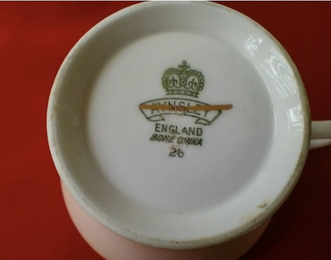 InessaW29's tweet photo. Check out Stunning Corset Vintage AYNSLEY Rose PINK &amp;Gold Bone China English Cup UK seller 

https://t.co/TjAgJ10pZi

 #MHHSBD #English #Aynsley #vintage #roses #cuppee #oldthings #interiordesign #decor #saucer #RARE #giftideas  #VintageFinds #decor https://t.co/c5F7wj8kUb