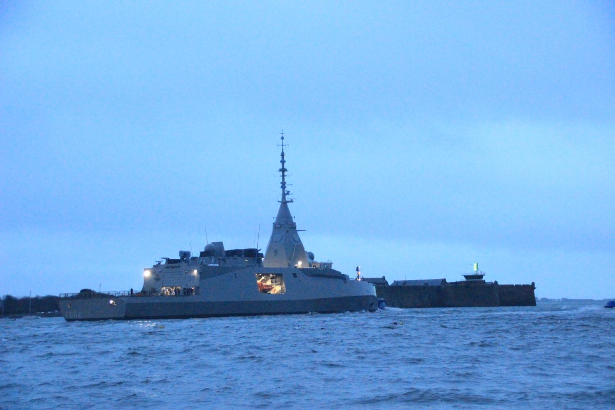 SavunmaTekno's tweet image. 💢Yunan Donanması’nın ikinci FDI fırkateyni deniz testlerine başladı:

🇫🇷Fransız #Naval Group tarafından 🇬🇷Yunan Donanması için inşa edilen ikinci FDI sınıfı fırkateyn HS Nearchos, #Fransa’nın Lorient kentinde ilk deniz denemelerine başladı.

Yaklaşık 4.500 ton deplasmana sahip