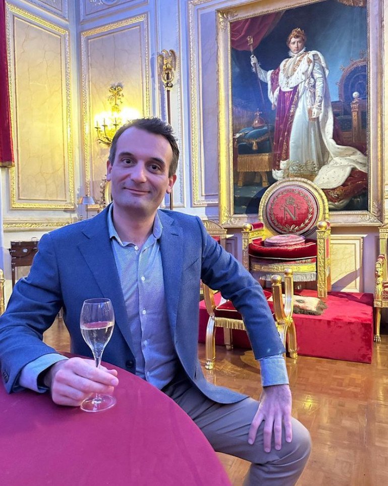 Triple champagne ! 🍾🥂

La secte complotiste <a href="/_LesPatriotes/">Les Patriotes</a> du gourou #Philippot est encore déshabillée par la #CNCCFP qui publie ses comptes.

Les données financières de l'exercice 2024 tombées mettent à nu les mensonges de <a href="/f_philippot/">Florian Philippot</a> et ses arnaques aux crédules. 

🧵 1/17