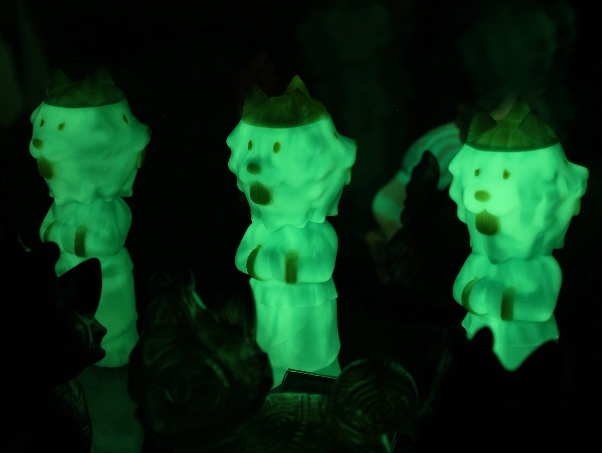 妄想工作所 さんより 小技が効いた ソフビドッグゥ 琥珀は、なんと