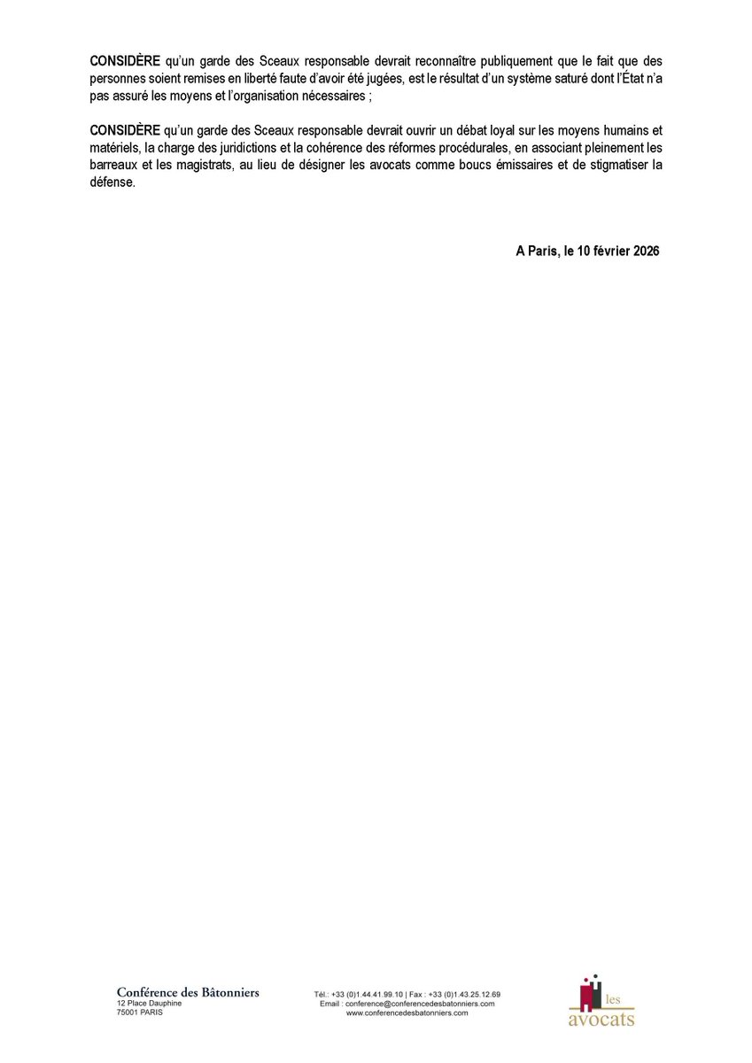 Hier sur France Info, le garde des Sceaux, ministre de la Justice, a  évoqué les délais des procédures criminelles en laissant entendre que  les démarches procédurales des avocats pouvaient en être à l'origine.
 
Le Bureau de la Conférence des bâtonniers condamne ces propos qui