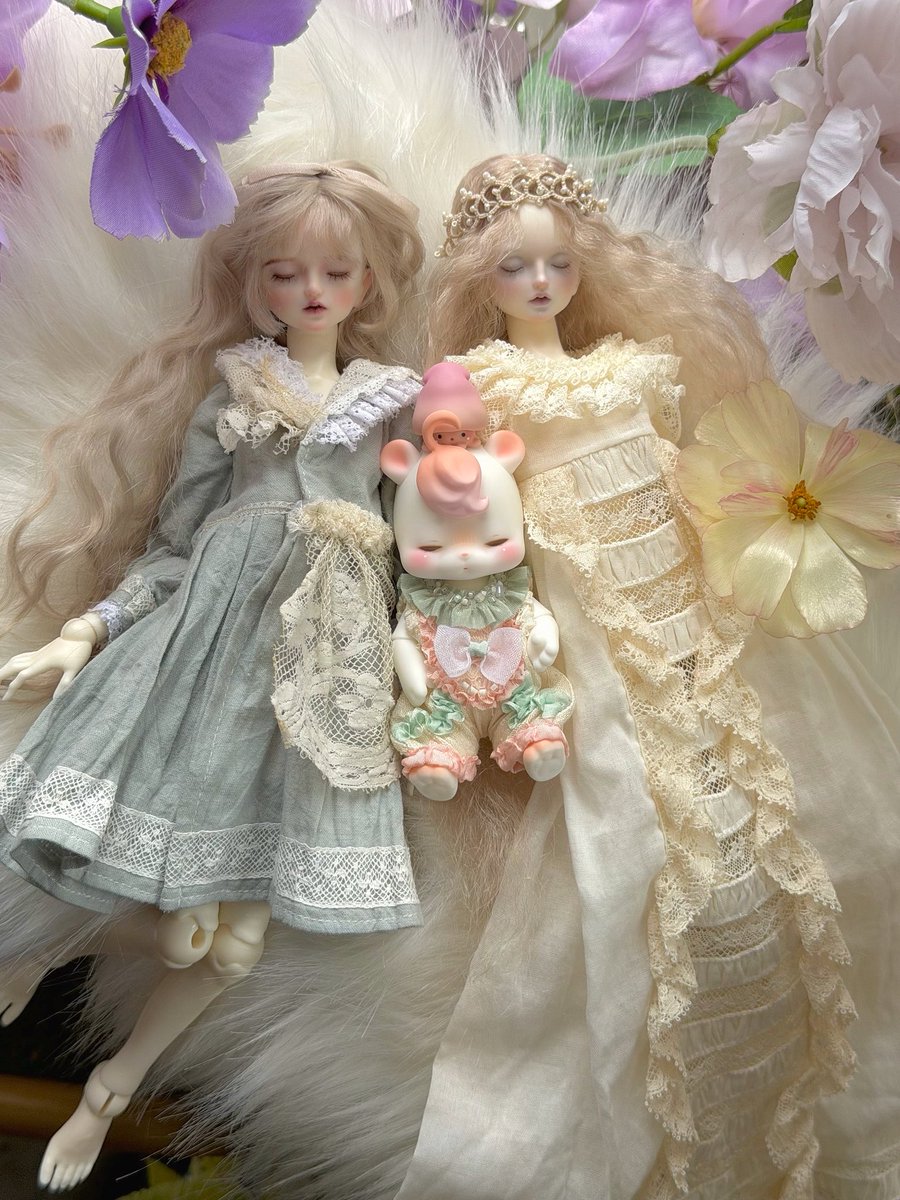 We used to be lonely souls, but then we met, and we weren't alone anymore. Shoutout to all my friends. Dolls brought us together. Love you all.
#ttfaceup #れにゃっ子 #Harmoniabloom