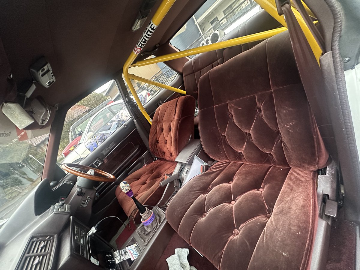 Yoihime_82's tweet photo. #車売ります 
GX71 マークII グランデ シングルカム
純正5速 距離約137000km 
エアコン効きます ガス134に変えてあります
希望170万円 
ハンドル、ノブ、デッキ外します
下回り錆ほぼなし、フロントラルグス新品車高調

値下げ交渉もどうぞ
詳細はリプに https://t.co/iO94fQaVqW