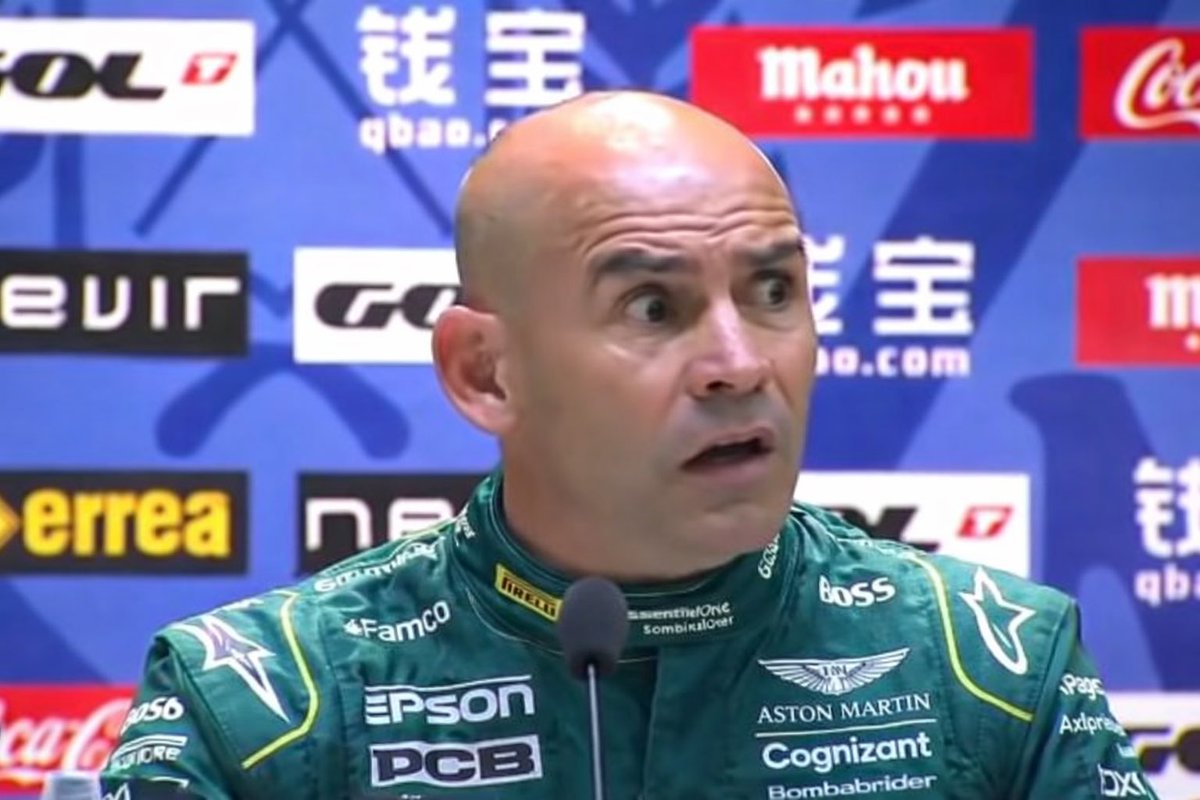 Ogrorroncho's tweet image. + Vamo a ver, ¿El Aston Martin ha superado los 300 km/h?

- Le falta poco.

+ Pues si le falta un poco, no puede pelear por puntos ¿Cómo lo quieres? ¿Cómo lo quieres de claro? Bueno pues ya está, pues vas y se lo dices a Watanabe corre.