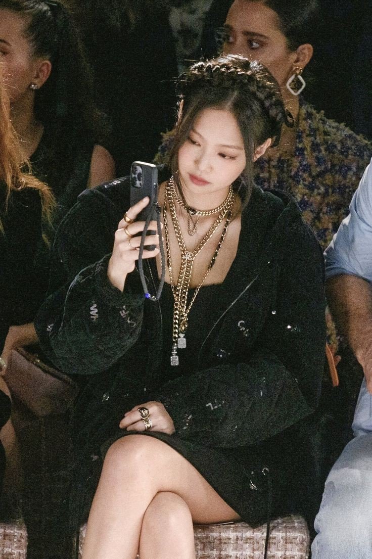 PopEmpirex's tweet photo. The Building BLACKPINK's Jennie Bought for $13.7 Million in Seoul was an Iraqi Embassy. https://t.co/JwgFmmMAL0