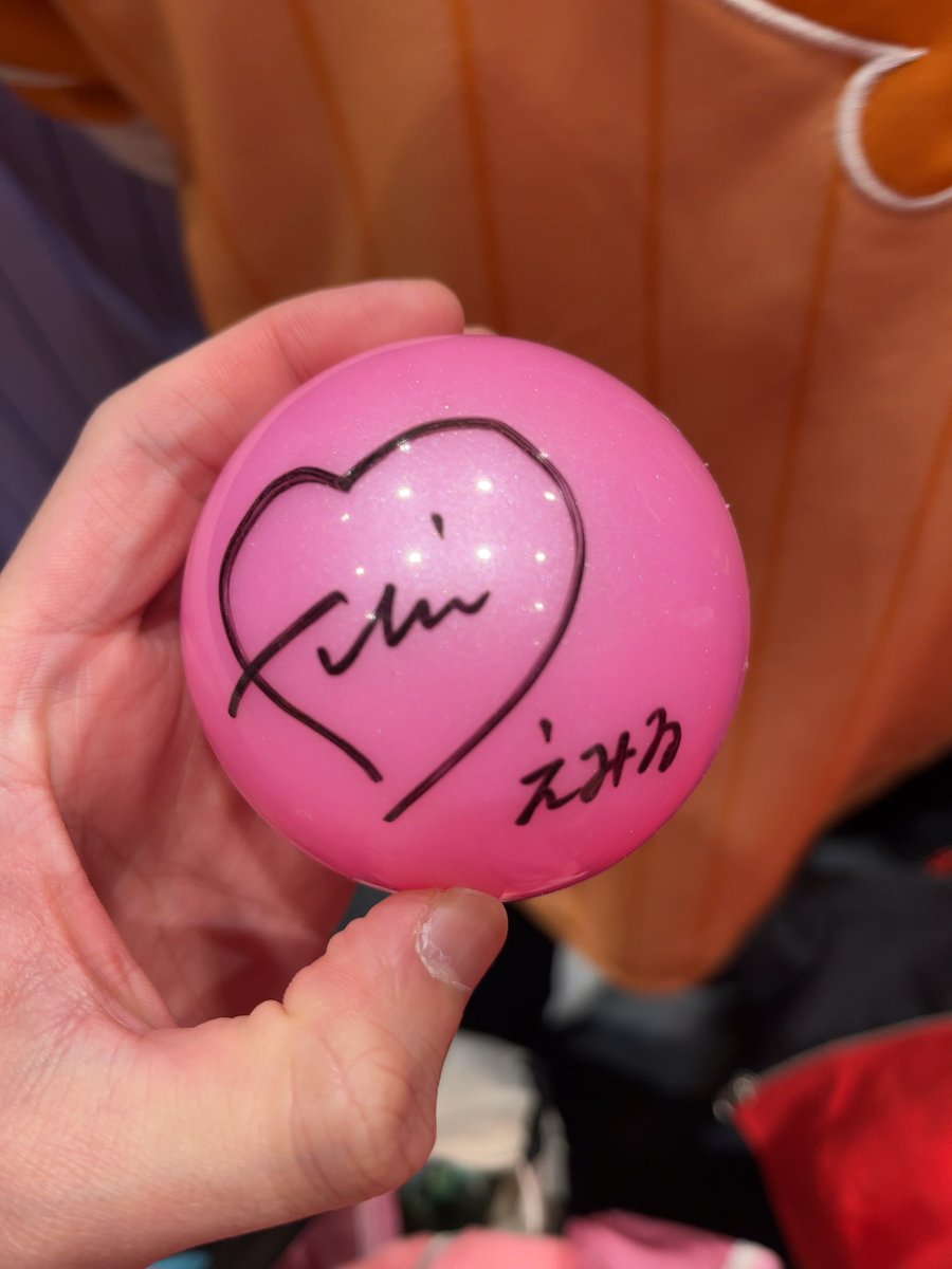 finfin0804's tweet photo. きゅーてすとのつどい東京2日目行ってきました。
なんとえみるからサインボールいただきました！跳ね返ってきたやつがかばんに入ったんです。ボールゲットするの初めてだからめっちゃ嬉しい！
ありがとえみたん🧡セトリもきゅーてすとのこと考えて作ってくれたの特大感謝です！
#一生きゅーてすと https://t.co/cI4YoX4vgj