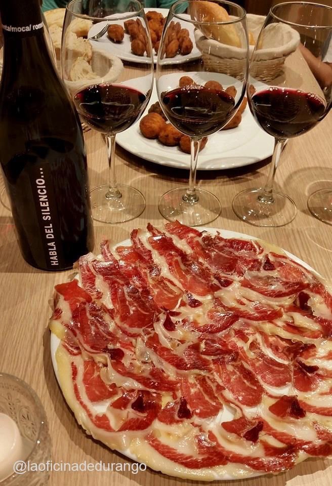 betoreborn2's tweet photo. Quien mierda necesita sazón teniendo aceite de oliva? https://t.co/UdOKhZ5IzW