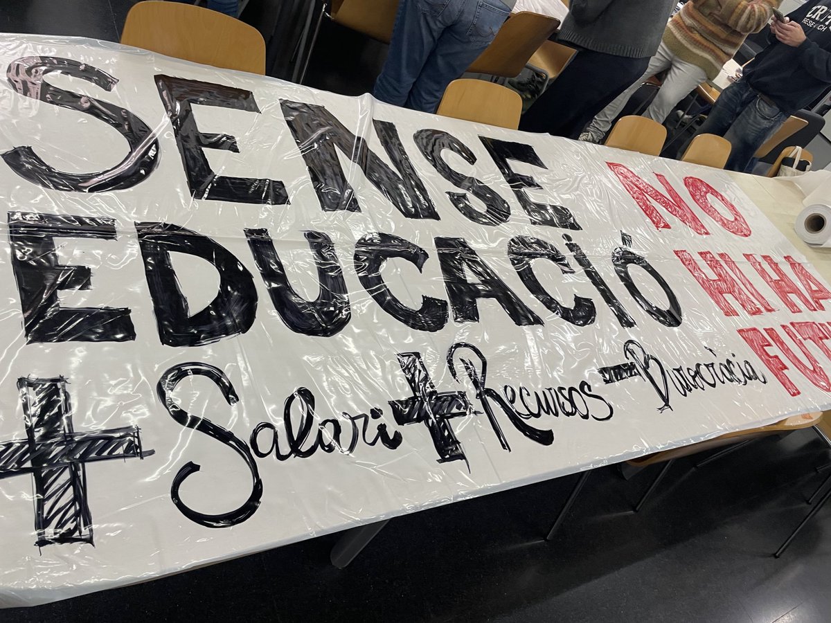 Jo, del que puc parlar és del nivell mitjà dels alumnes que m’arriben i han arribat a la facultat d’Història on imparteixo docència des del 2004. 20 anys i poc de perspectiva, vaja. 

La meva experiència és que en aquells moments jo podia impartir uns coneixements i aptituds que