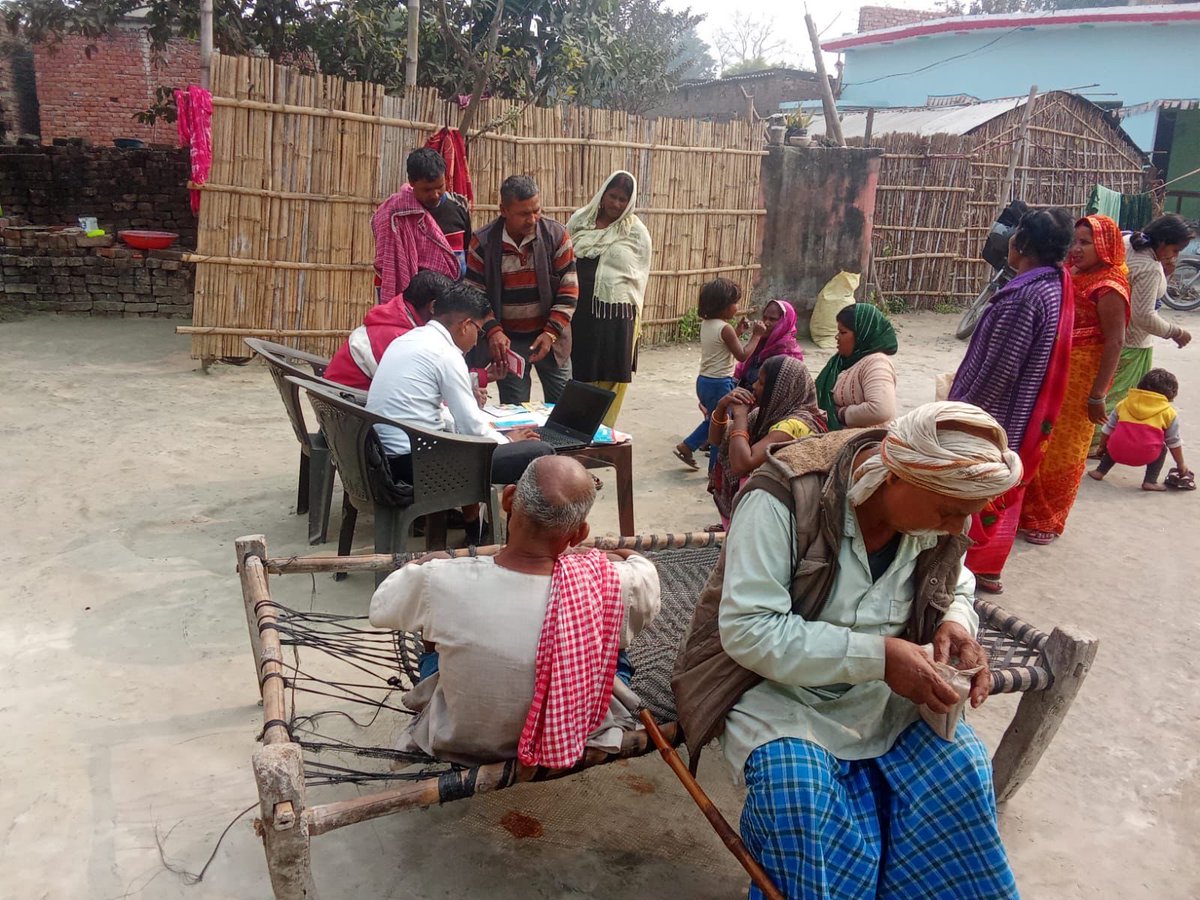 jiyaz1011's tweet photo. A Social Security Camp was held in Gram Panchayat Patehara Khurd Kushinagar, where workers were informed about the BOCW scheme. A total of 14 new labour registrations (7 women and 7 men) were completed, along with guidance on renewals and Aadhaar–mobile linking. @C9Khalid @sndeep https://t.co/FJoa3AlB1h