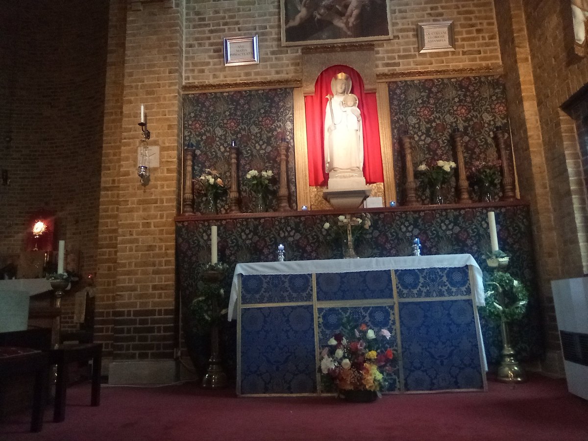 OLMLaySolitary's tweet image. ...blessed special Mass at Our Lady of Muswell, 4 Feast day of Our Lady of Lourdes,who appeared to societies poorest, in poorest part of town, why? - coz God knows, it's where u find the #BigHearted 😉♥️