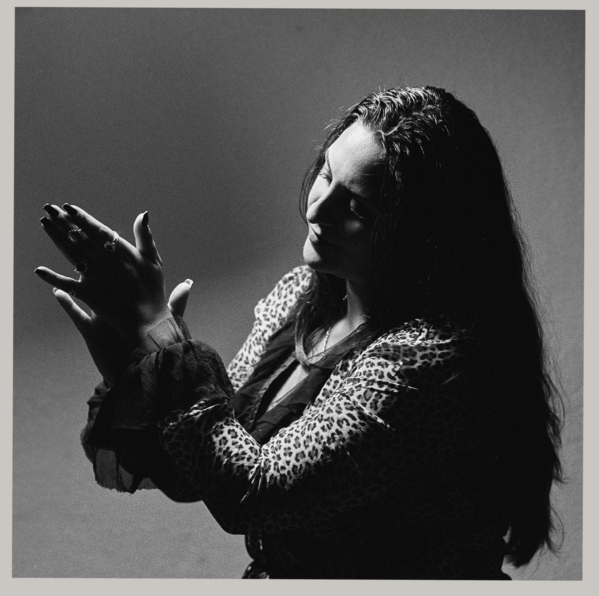 Lela Soto Sordera, con el flamenco en las venas. 
La pequeña de Los Sordera, esta semana en la Gira Flamenca del Norte. 
12 febrero, Teatro Bretón, Logroño,
13 febrero, Teatro Principal de Palencia 
14 febrero, Centro cívico Hegoalde de Vitoria-Gasteiz

zocoflamenco.com/flamenco-en-vi…