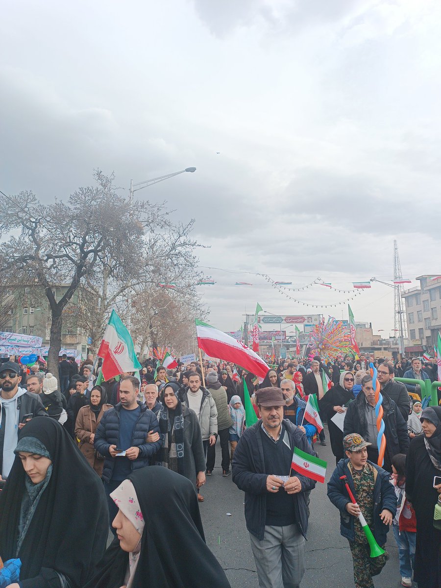 مردم واقعی و ایستاده ای که بعداز ۴۷ سال هنوز هم به این انقلاب رأی آری دادند🇮🇷✊🏻
#فتح_بزرگ 
#مردم_علیه_کودتا