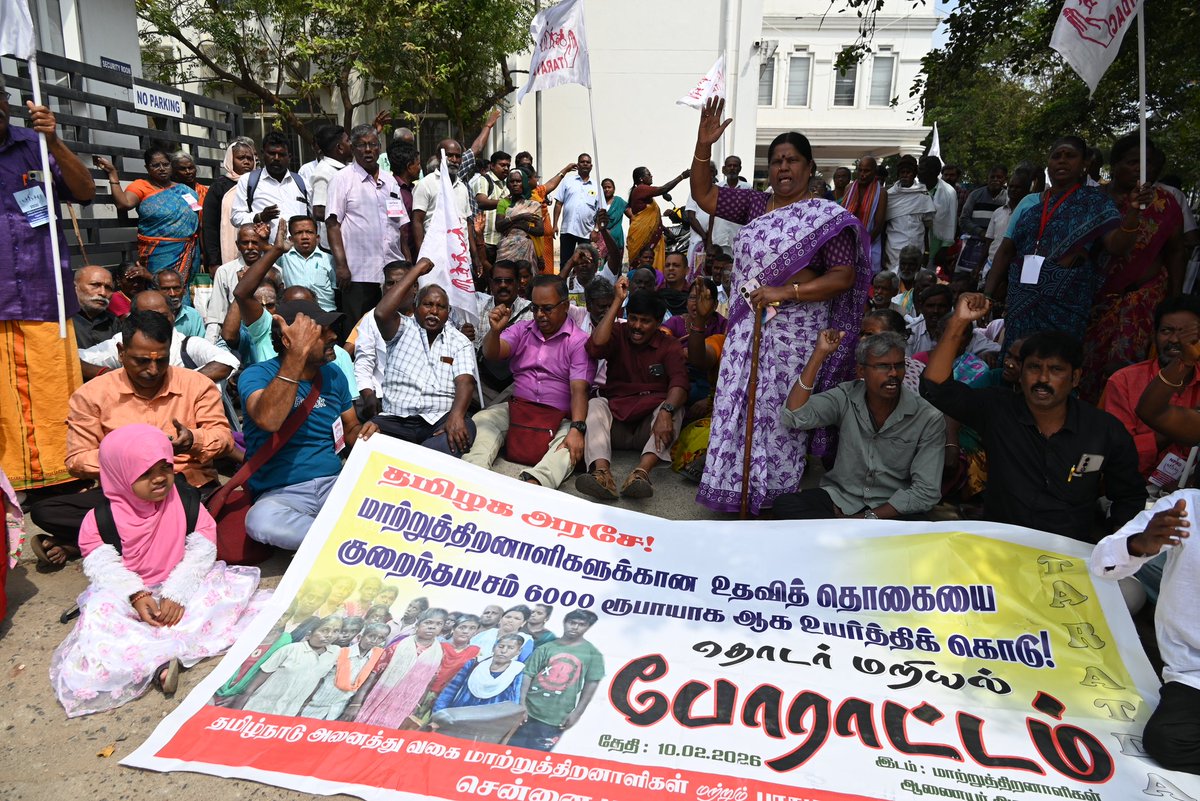 TARATDAC1's tweet photo. உதவித்தொகை உயர்வுகோரி..
#TARATDAC 2வது நாளாக மாநிலம் முழுவதும் மறியல்!

பிப்:11 புதன் 
35 மாவட்டங்களில் 6,800க்கும் மேற்பட்டோர் கைது!

சென்னையில் மாற்றுத்திறனாளிகள் ஆணையர் அலுவலகம் முன் மறியலில் ஈடுபட்ட 450 க்கும் மேற்பட்ட மாற்றுத்திறனாளிகள் கைது!! https://t.co/6jIzgrRhcE