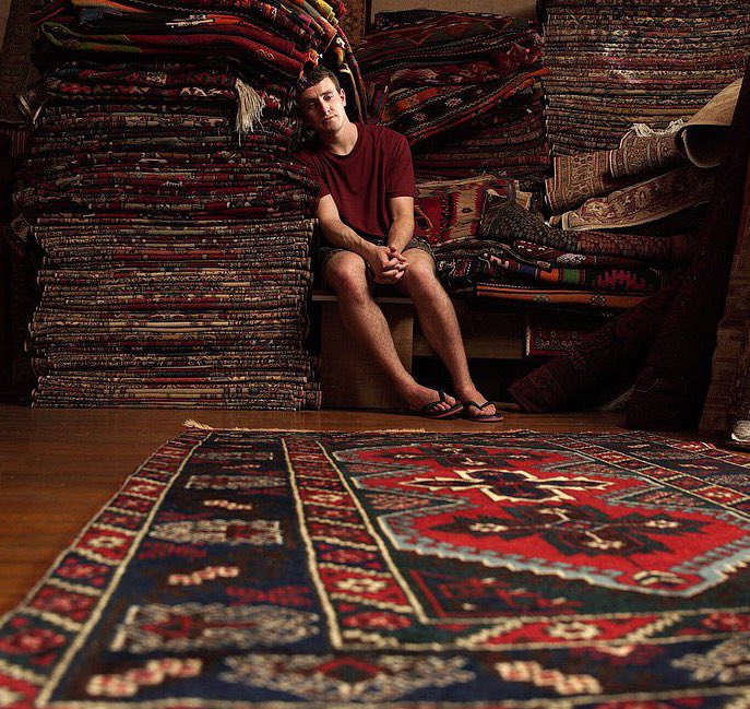 babam halı dükkanımızın sosyal medya hesabını bana emanet etmiştir