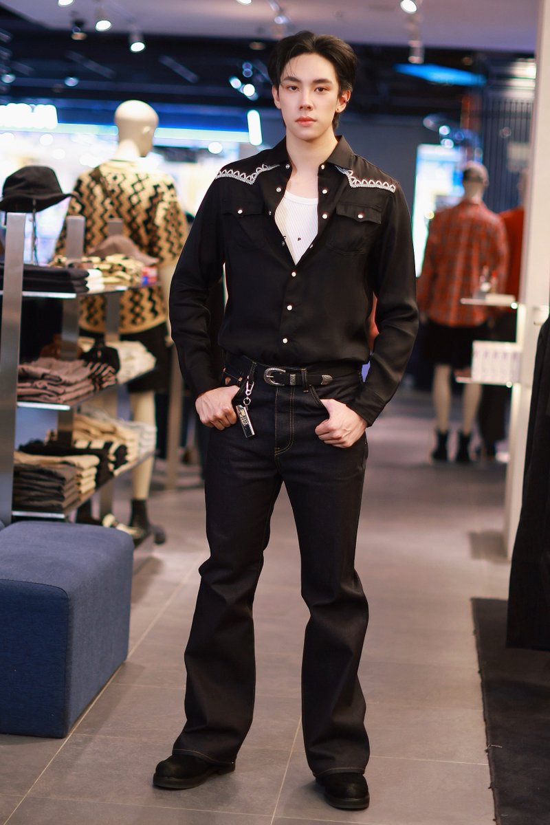Ch7HD's tweet photo. 📸Vlog Fashion #ดีแลนด์เดโชชัย
▶️Look แรกที่ทำให้รูัสึกเหมือนเป็น 1 ใน 7 ประจัญบานแบบพี่เป้ อารักษ์😎
รับชมคลิปเต็มทาง
✅facebook : https://t.co/NqXM4XLvCo
✅youtube : https://t.co/BqaRnfwLkz
#CPS
#VLOGFASHION
#TSMManagement
#Ch7HD https://t.co/Ma8YsaHUAM