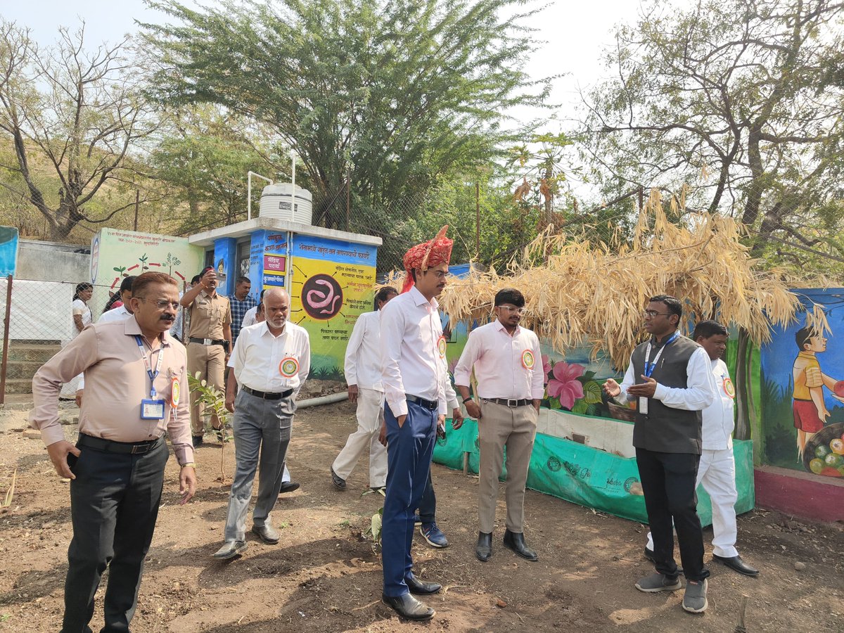 DC_Nandurbar's tweet photo. ठाणेपाडा जि.प. मराठी शाळेत संगणक कक्षाचे उद्घाटन मा. मुख्य कार्यकारी अधिकारी नमन गोयल यांच्या हस्ते संपन्न. ‘मुख्यमंत्री माझी शाळा सुंदर शाळा’ अभियानातून मिळालेल्या निधीतून डिजिटल सुविधा उपलब्ध. शाळेची मॉडेल स्कूलकडे दमदार वाटचाल. 

#DigitalEducation #ModelSchool #Nandurbar https://t.co/YRW8QtPbXQ