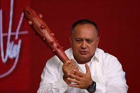 <a href="/ArondonFT/">Alejandro Rondón</a> Sácate el desodorante de bolita del culo, tragaleche. La herida se la van a provocar a tu tío Diosdado Cabello cuando le metan el mazo por el culo.