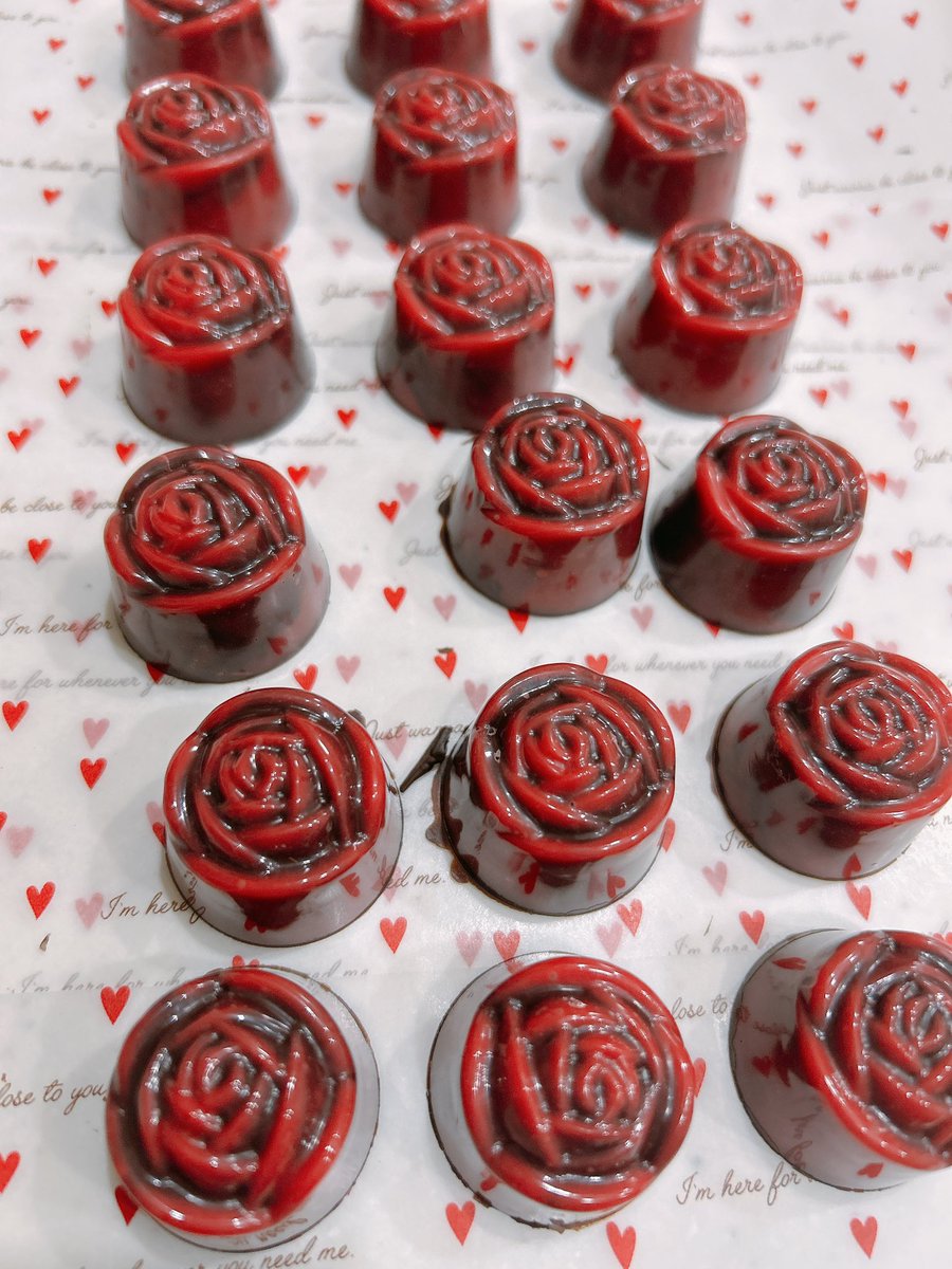 4021to's tweet photo. 今年も手作りするボンボンショコラ🍫
お菓子便募集したらまだ応募してくれる人いるのかな？🥹 https://t.co/LPSaqaImP1