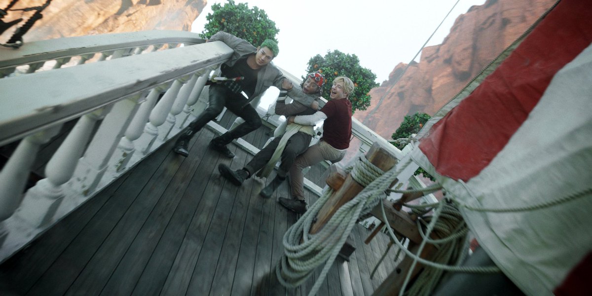 넷피스 스틸컷 풀린거 중에 맛켄유 사진들
1짤 의상 실사화 잘한듯? 맘에듦