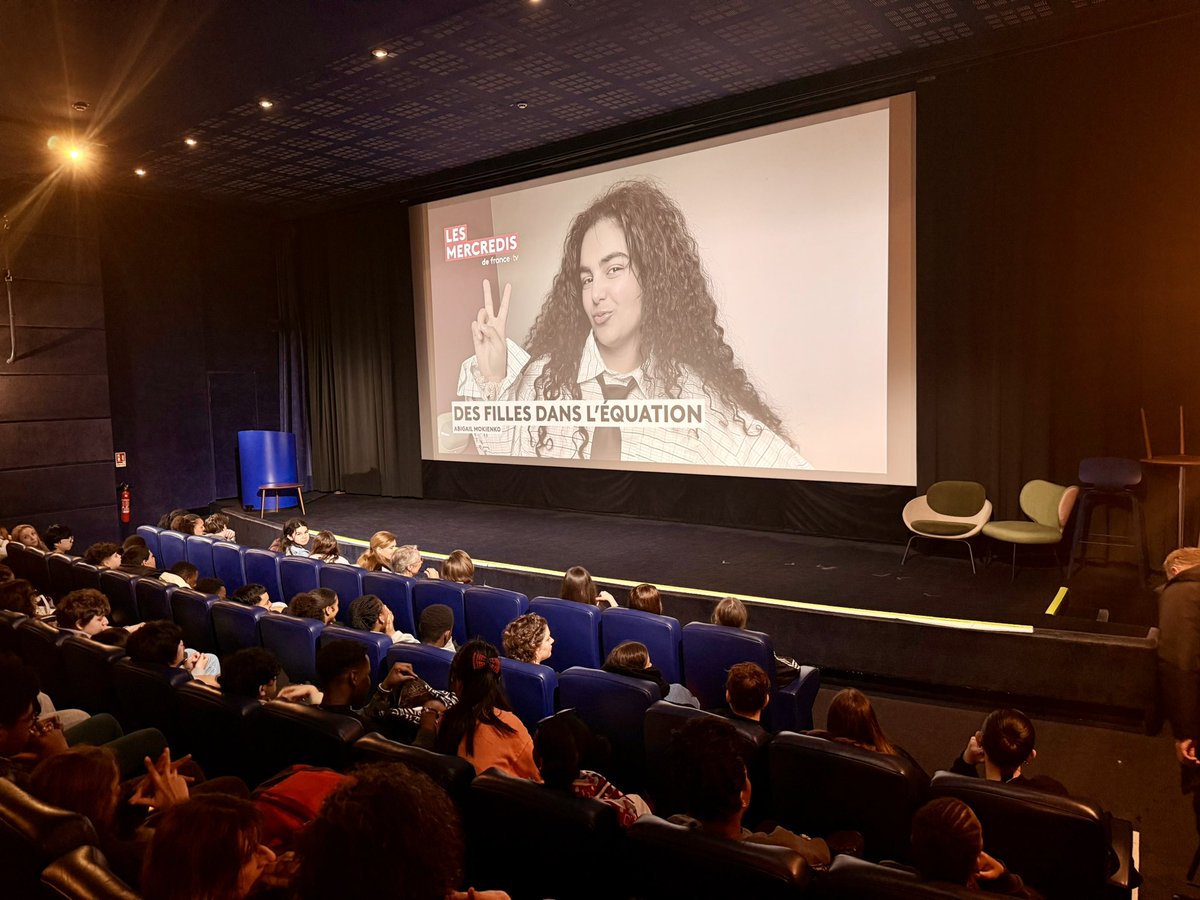 Elisabeth_Borne's tweet photo. En cette journée internationale des femmes et des filles de science, j’ai pu échanger avec des élèves autour du Plan filles et maths que j’ai lancé au printemps dernier. 

A toutes les jeunes filles je veux leur dire, prenez votre place !  On a besoin de vous !

A toutes les femmes qui se sont engagées dans ces voies, parlez, montrez aux jeunes filles que c’est possible.

A tous les adultes qui les entourent, encouragez-les, poussez-les !

Merci à Abigail Mokienko pour la réalisation de son documentaire sur la place des filles dans les maths et à @FranceTV pour l’organisation de cet échange.