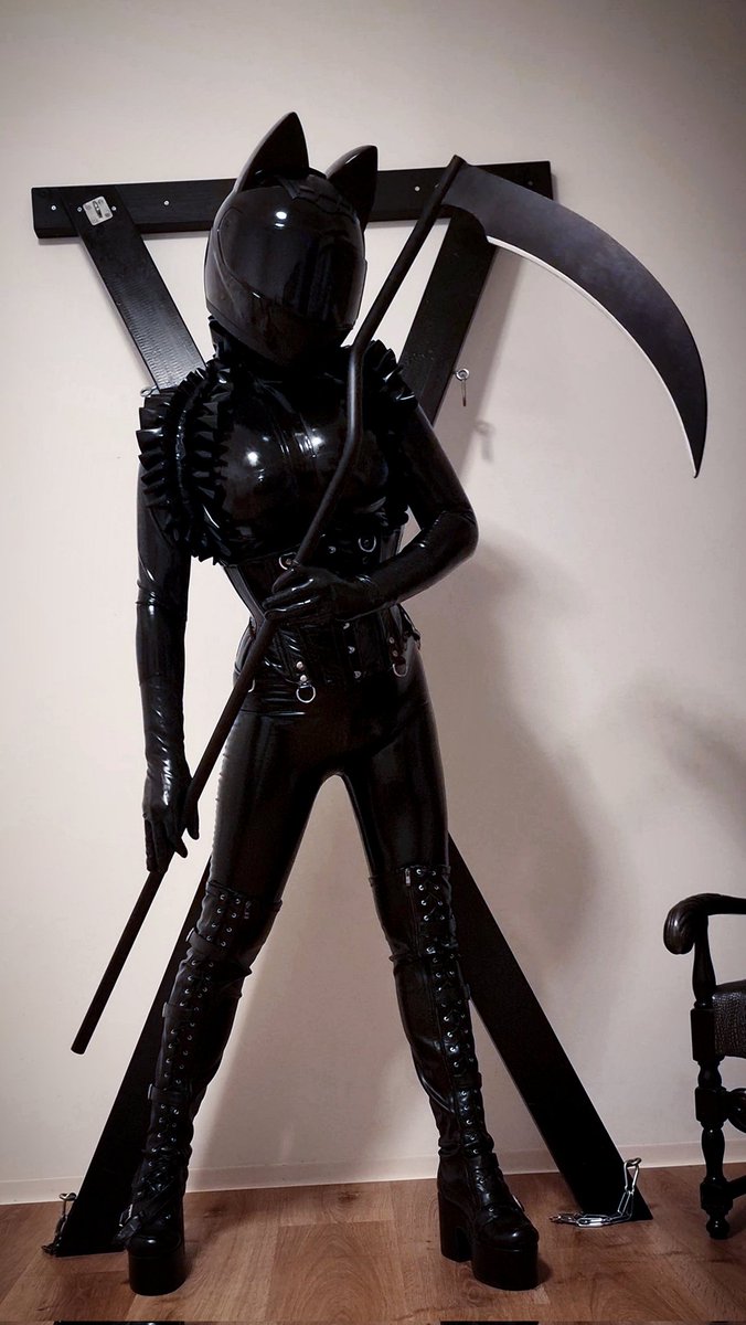 My Celty Sturluson cosplay from Durarara!! 

Celty going dark 🖤🖤🖤