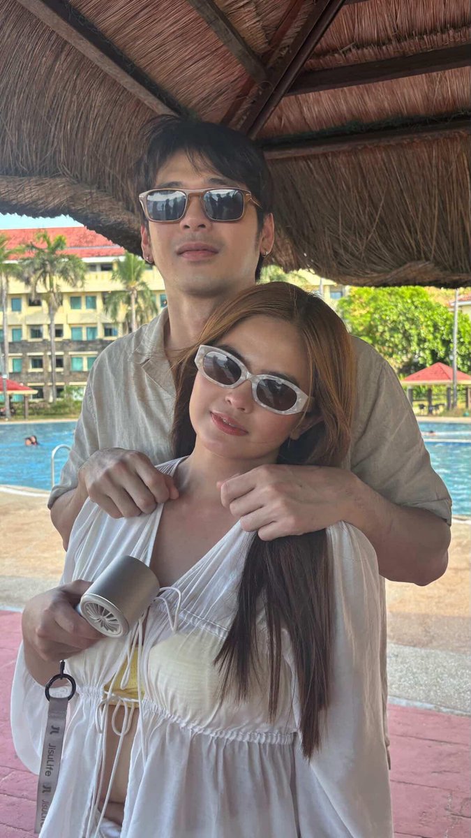 wilbertsbea's tweet photo. I WILL NEVER SHUT UP ABOUT THIS WILBEA BEACH PHOTO https://t.co/0oOXqUzcY6