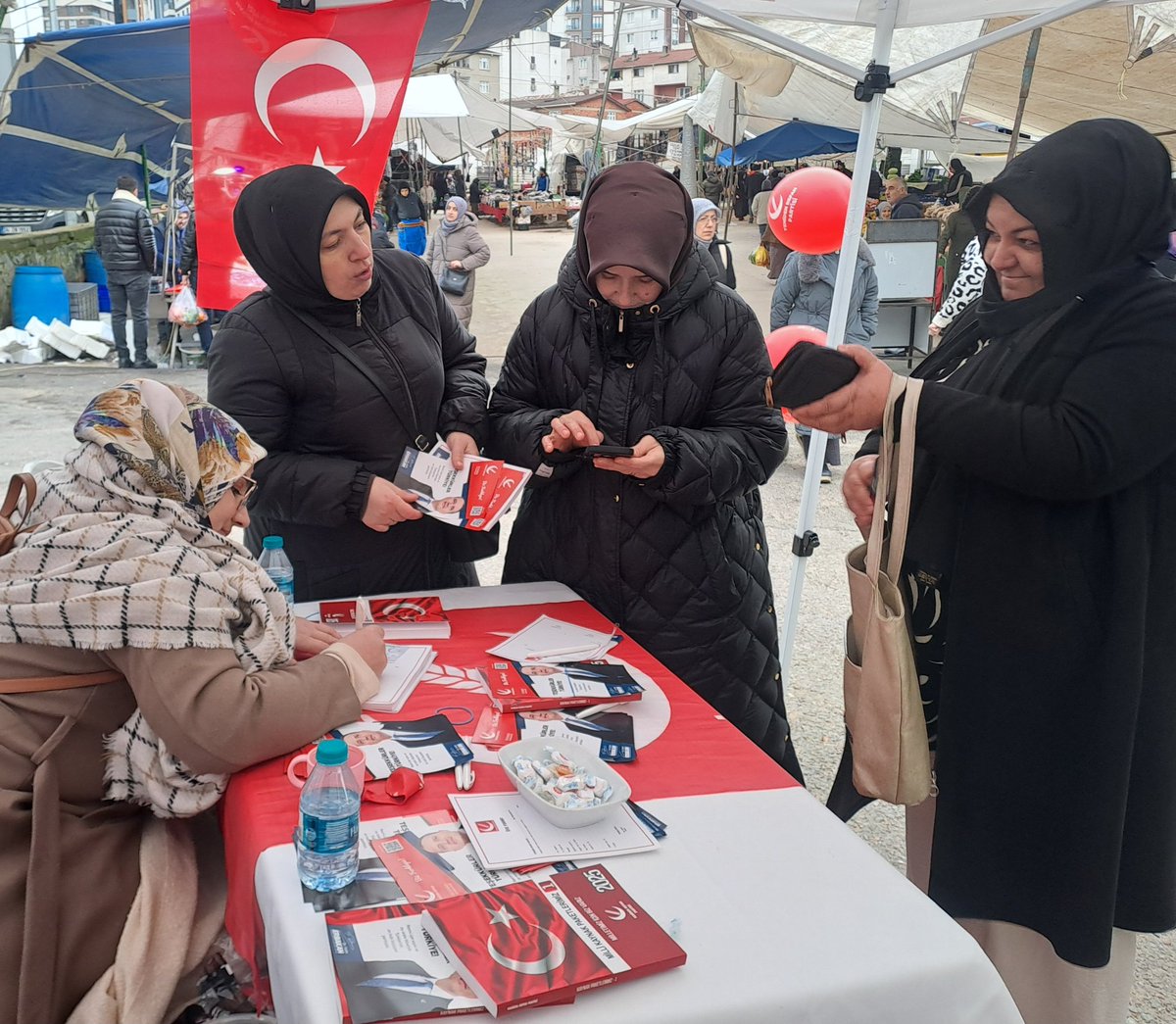 📍TUZLA İLÇEMİZDE,
İl yönetimimizin ve İlçe sorumlumuz Sn. Zeynep KIRAN Hanımefendinin desteği ile Stant çalışması gerçekleştirildi.

🌾Temiz bir gelecek icin,
Milletimizin sesi olmaya, çözüm üretmeye devam ediyoruz.

Kadın Kollarından Sorumlu İl Başkan yardımcımız Sn. Orhan
