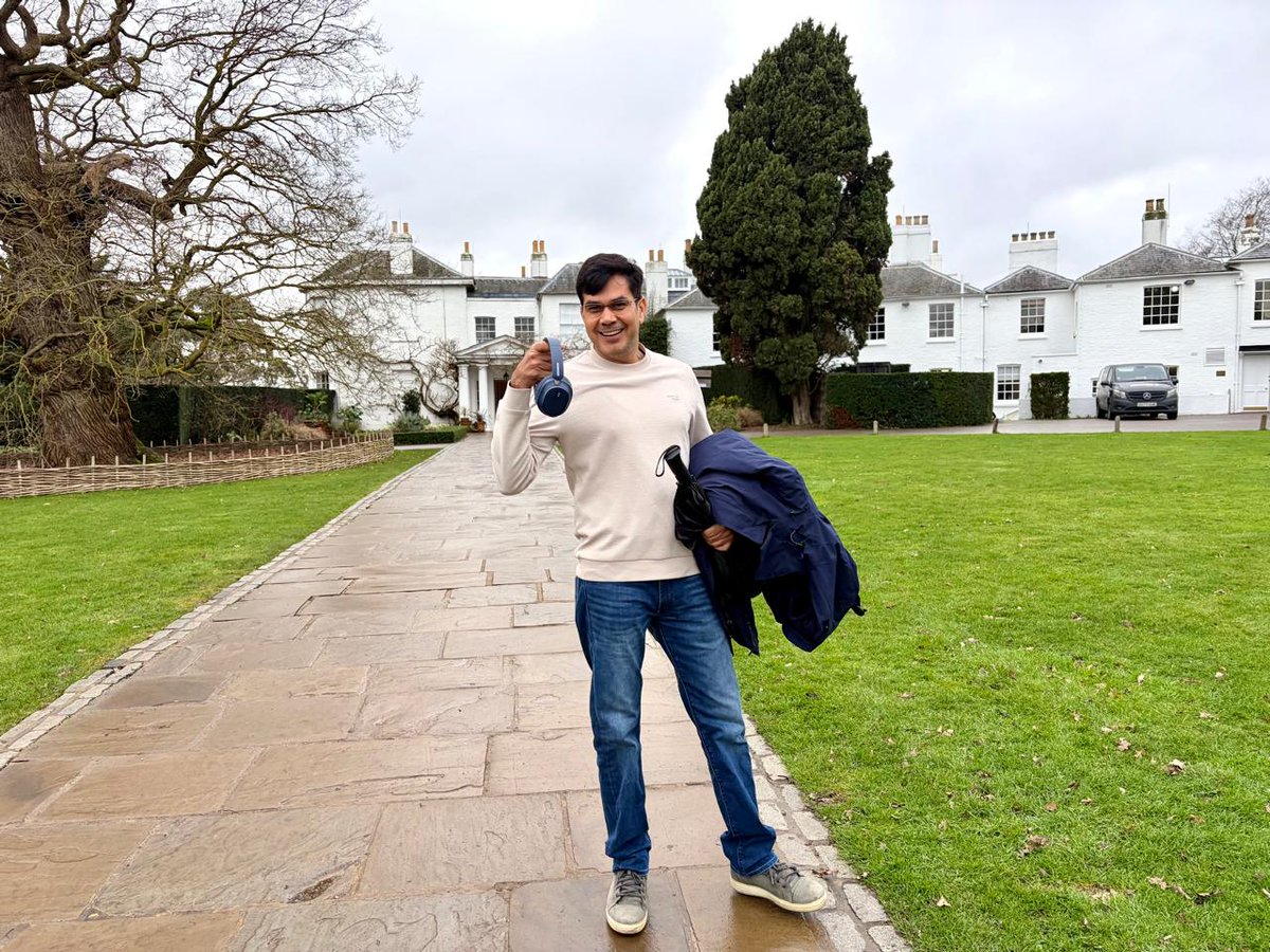 JitendraHeinri2's tweet photo. Richmond park London https://t.co/iNZMYcR98F