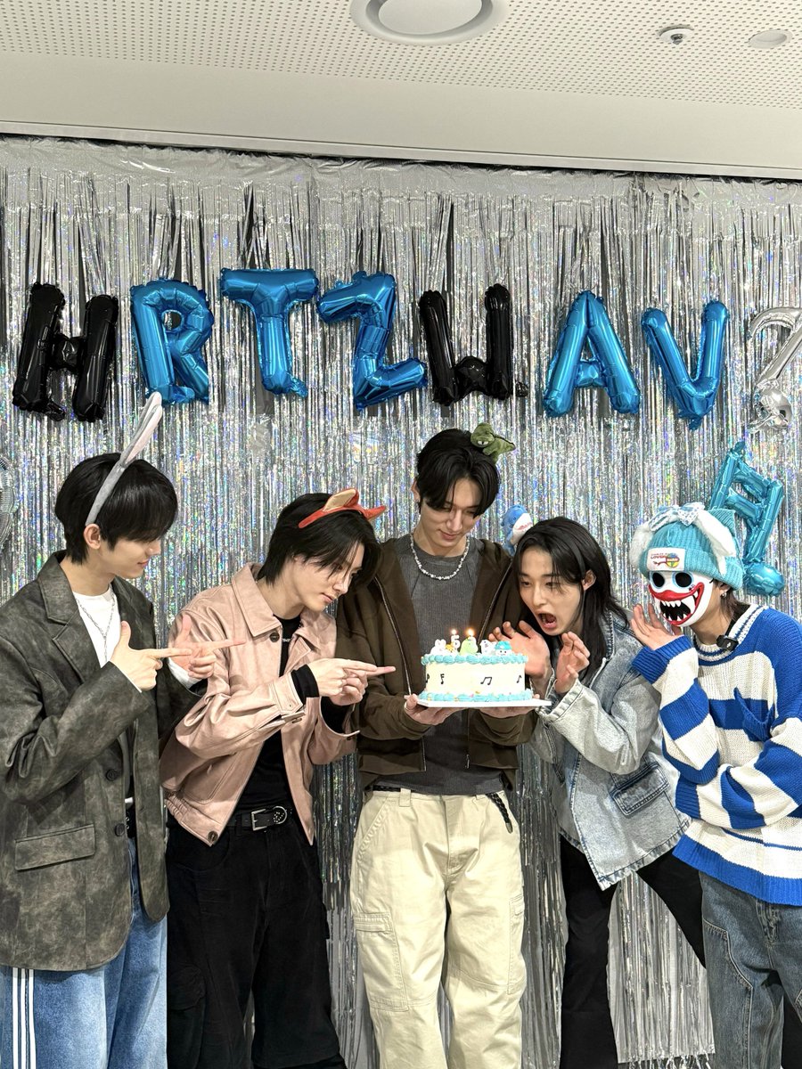 1theK(원더케이) tweet media