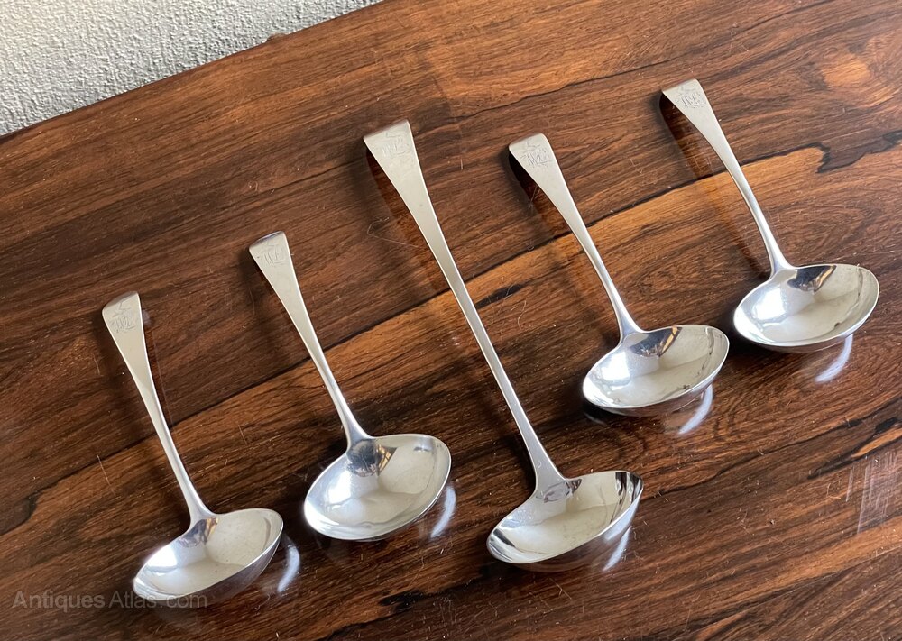 antiques_atlas's tweet image. Gifts 🎁for CHEFS 👩‍🍳🧑‍🍳and Foodies For SALE on Antiques Atlas
antiques-atlas.com/antiques/gifts…
Pair of Edwardian silver plated entree dishes
id code as1144a2454 
Set of George III Silver Ladles, 1797 id code as824a2876
#chefskitchen #farmhousekitchen #antique #antiques