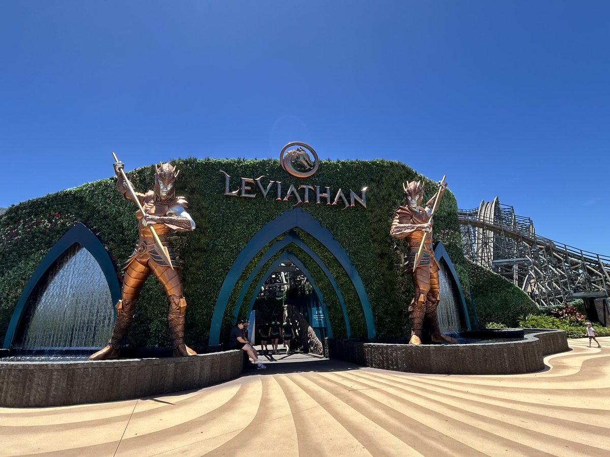 CoasterSamurai's tweet photo. シーワールド(ゴールドコースト)
『リヴァイアサン』
Martin&Vleminckxの木製コースター。ホームとプレショーが結構凝っている。全体的にスピード感があり、強いエアタイムが何度もあるが、木製の激しさ全開。揺れで体が痒くなる。
#コースター侍 #coastersamurai
#leviathan #seaworld #Australia https://t.co/akiGwWknM8