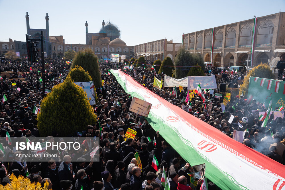 بی خود نبود نتونستیم وارد میدان امام (ره) بشیم از بس جمعیت بوده 
#روز_اتحاد
#فتح_بزرگ