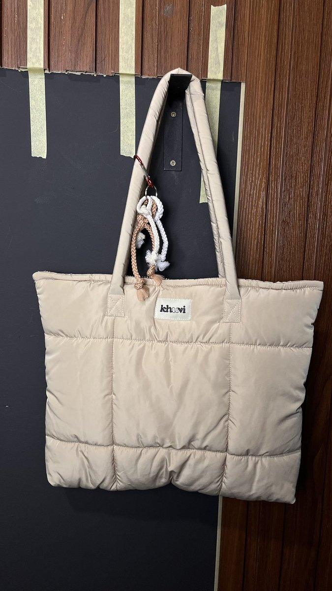 haechans09's tweet photo. WTS (Want To Sell)
khuvi masih baru, belum pernah dipake sama sekali 
Alasan jual : Salah beli warna 😭
85K nego tipis boleh ✨
#WTS #jualmurah #preloved https://t.co/zYmpz0hzGd