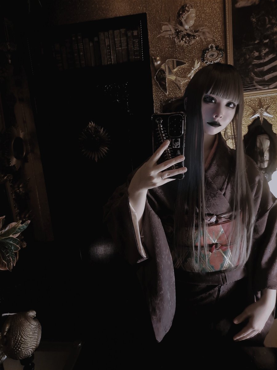 昨日京都の魔界BARアヤニシキさんに
お邪魔してきました✨
今回は着物👘
皆の着物会わせ写真は後日またのせます😊
#京都BAR #魔界BARアヤニシキ