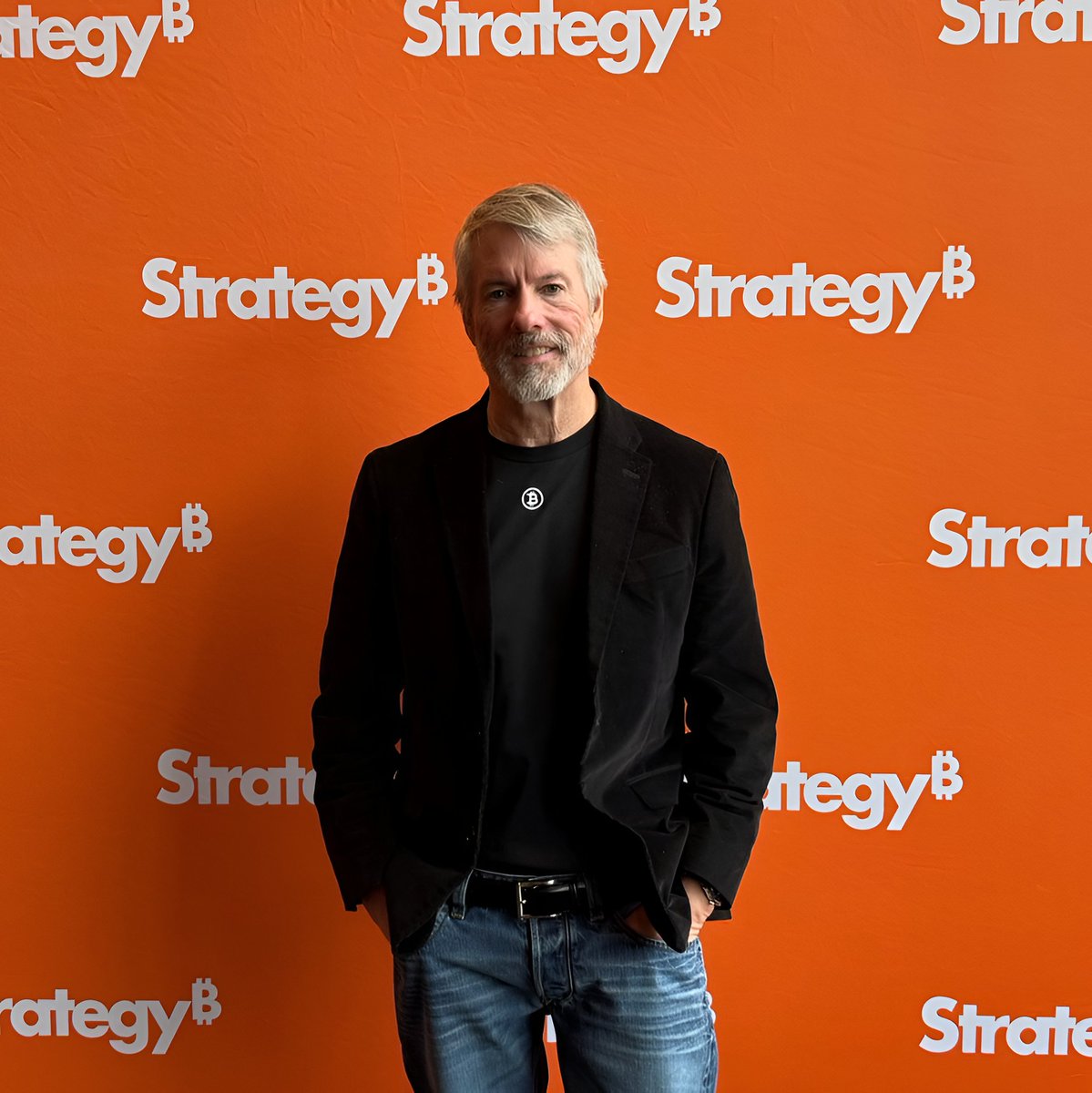 JUST IN: $867 billion asset manager AllianceBernstein has reiterated buy rating on #Bitcoin treasury company Strategy $MSTR with a price target of $450.