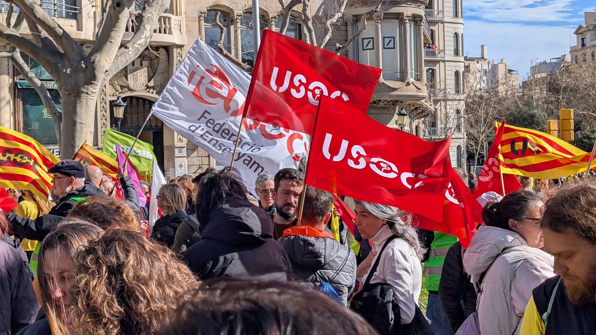 EnsenyamentUSOC's tweet photo. Comencem. ✊
Davant el bloqueig del @educaciocat, la USOC sortim al carrer.
Per dignitat professional i una negociació real. #vagaeducacio #11febrer https://t.co/PuCHs4lFLg