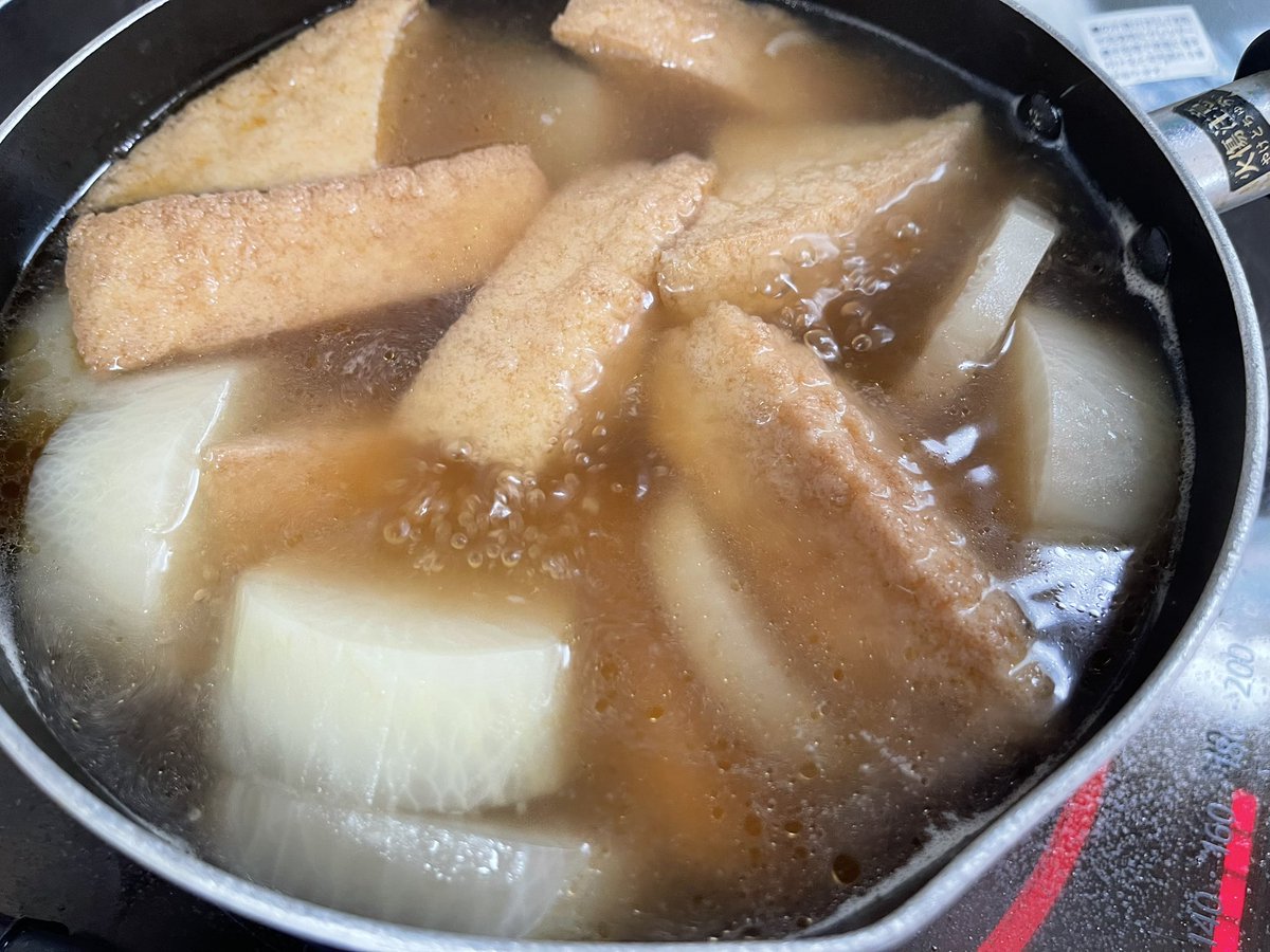 pankopanda's tweet photo. 祝日でお休みの今日。
だぁりん様が、
食材を買って来てくれて
厚揚げと大根煮を
作ってくれました。

懐かしい、優しくて
美味しい～❤️

#晩ごはん #晩酌
#1人暮らし #おうちごはん
#煮物 #ビール
#幸せ https://t.co/AtyhMn53Gv