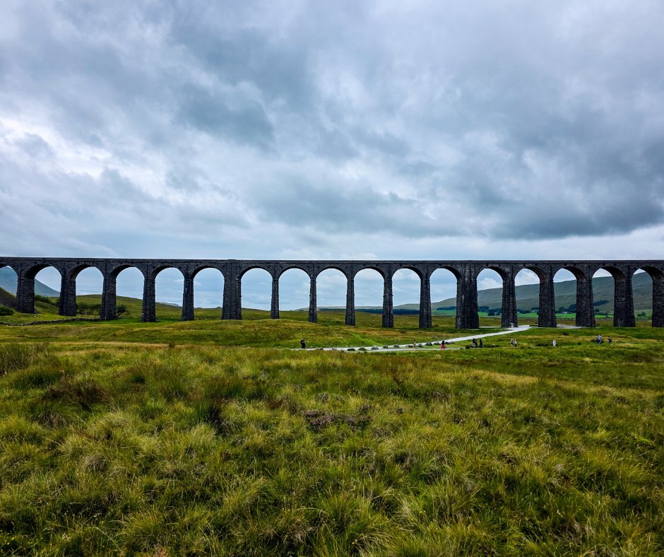 HelloYorkshire's tweet image. Not to brag, but North Yorkshire is home to epic landscapes 🌿

#HelloYorkshire #NorthYorkshire #GodsOwnCountry #YorkshireDales #VisitYorkshire #ExploreYorkshire #UKLandscape #DiscoverBritain #RibbleheadViaduct #StaycationUK

📸ShalomDigits