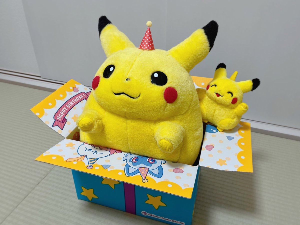 ポケセンでお買い物したらステキなお誕生日ボックスで届いたから記念撮影したよ🌟