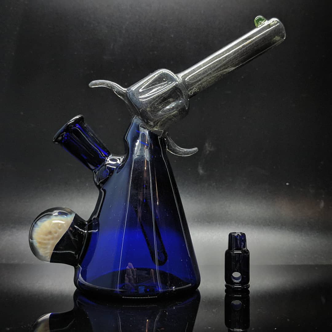 piecemakerglass's tweet photo. Still have this OG/cobalt rig and bullet combo....should I do another auction?...🔫❤️💚💛🔫 #piecemakerglass #hollowtip #rigs #minitube #glassofig #headshop #thc #bongs #handpipe #cbd #glassart #headshops #revolver #dabstagram710 #bubblers #wholesale #headshopowners #dabstagram https://t.co/9SGVz9avA3