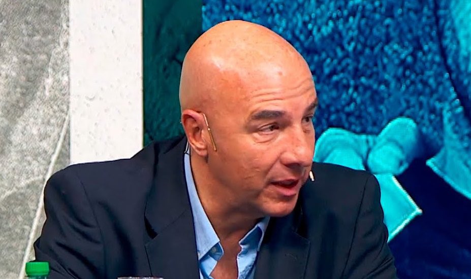 Roberto_Moar's tweet image. Fernando Errico en 100% Deporte por @Sport890 

“Lo que cuenta es el Uruguayo y la Copa Libertadores. Y de seis campeonatos ganó dos. El resto son campeonatitos. Parece una pelea de niños”.

“La política actual del club es muy mala. Queremos convencer a Juan Pedro (Damiani) para…