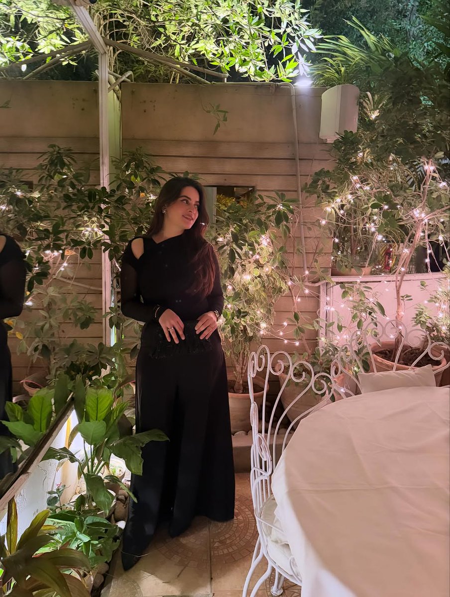 HungamaExpress's tweet image. Minal Khan glowing in classic black, simplicity never looked so stunning!

| Minal Khan | Actress | Pakistan |

#MinalKhan #TimelessElegance #StyleIcon #Trendingnow #fyp #HungamaExpress