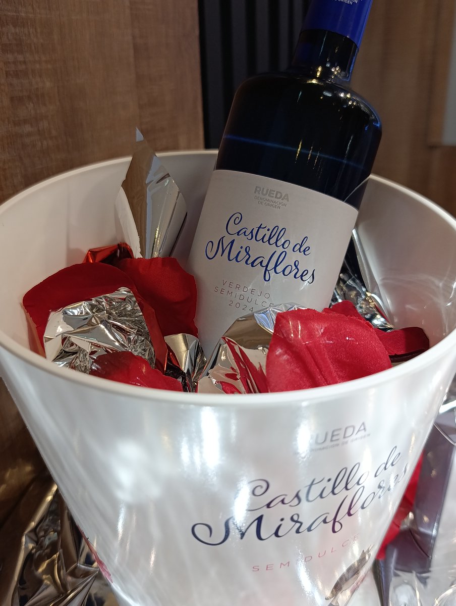 👩‍❤️‍👨Celebra el mes más romántico con nosotros. Durante todo febrero te ofrecemos vino y bombones en la habitación y amor en cada detalle.♥♥♥  hotelpuertadetoledo.com/ofertas/febrer… #HotelMadrid #EscapadasSanValentín #EscapadasMadrid #SanValentín #DíaEnamorados #Enamorados