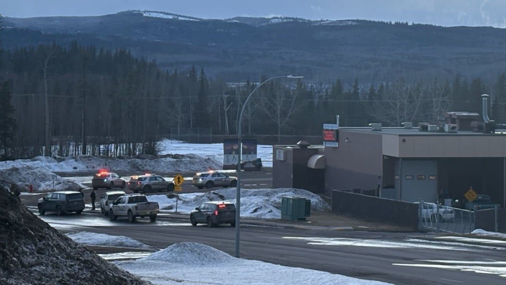 ‼️ [🇨🇦 CANADA]
🔸 At least 9 people have been killed and dozens injured in a shooting at a school and nearby areas in Tumbler Ridge.
The suspect was later found dead.
#Canada #BreakingNews #TumblerRidge